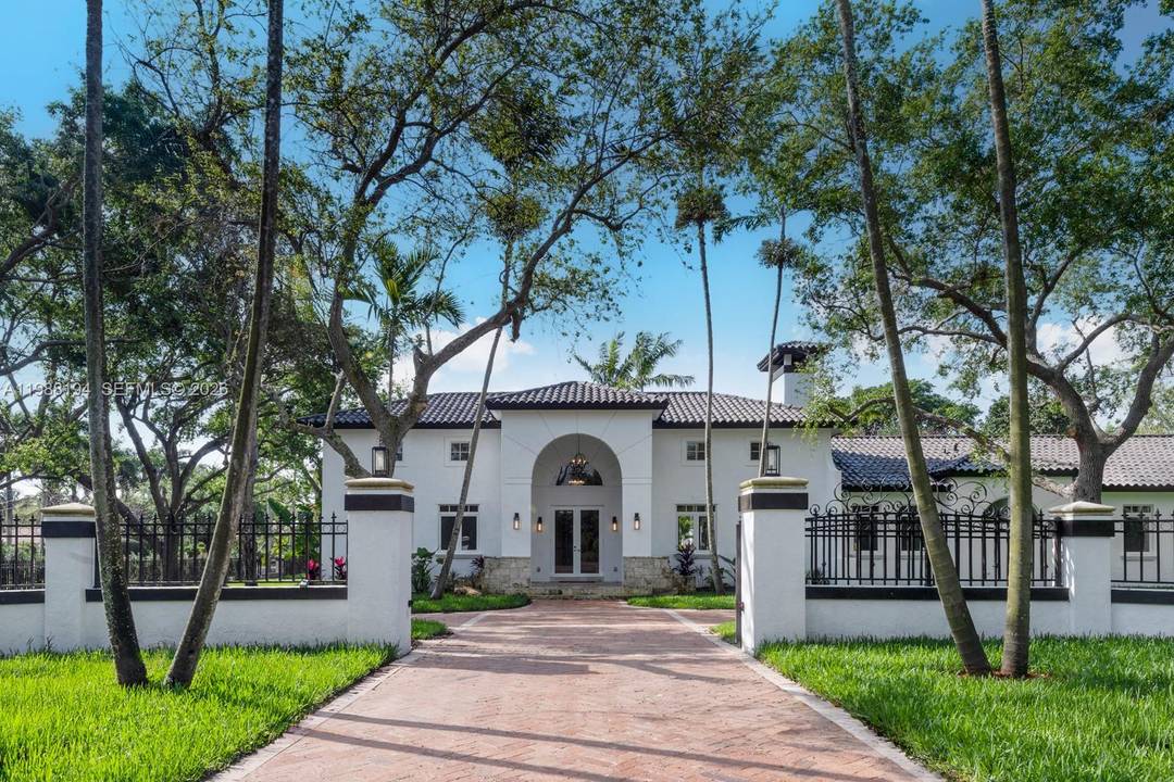 Welcome to your private oasis nestled on a coveted builder s acre corner lot in the heart of Pinecrest.