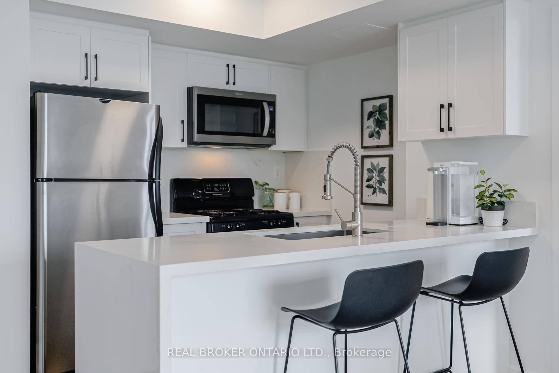 This beautifully renovated 2 den, 2 bathroom condo at Harbour View Estates III is a must see !