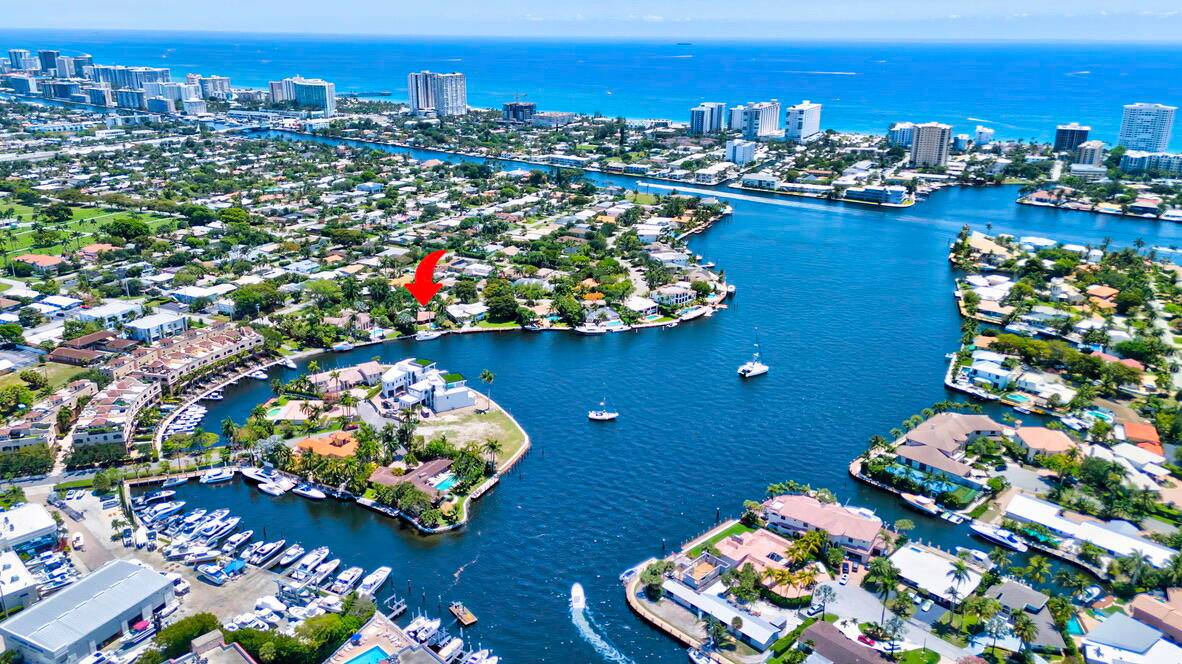 Welcome to a truly breathtaking slice of paradise on Lake Santa Barbara !