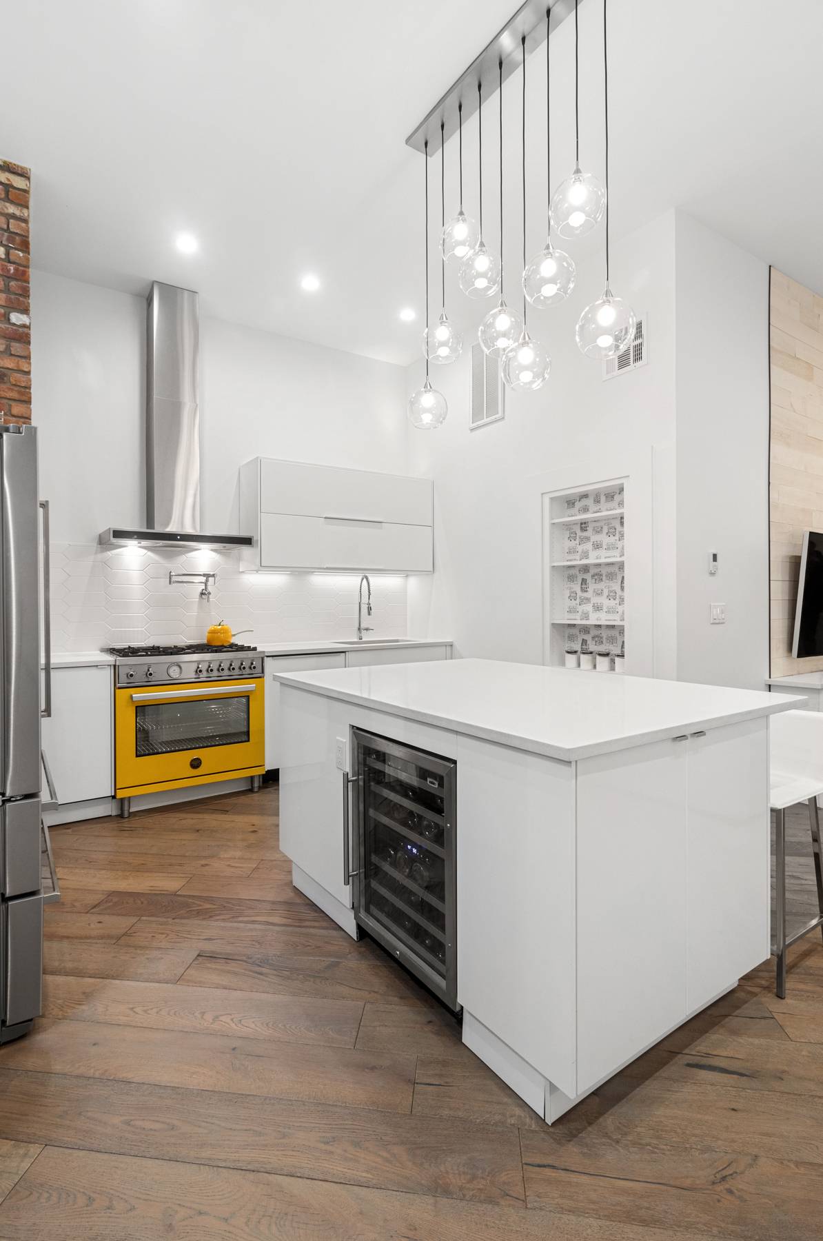 Welcome to your dream studio apartment in the heart of Kips Bay, a beautiful neighborhood adjacent to Bellevue Park and Gramercy Park !