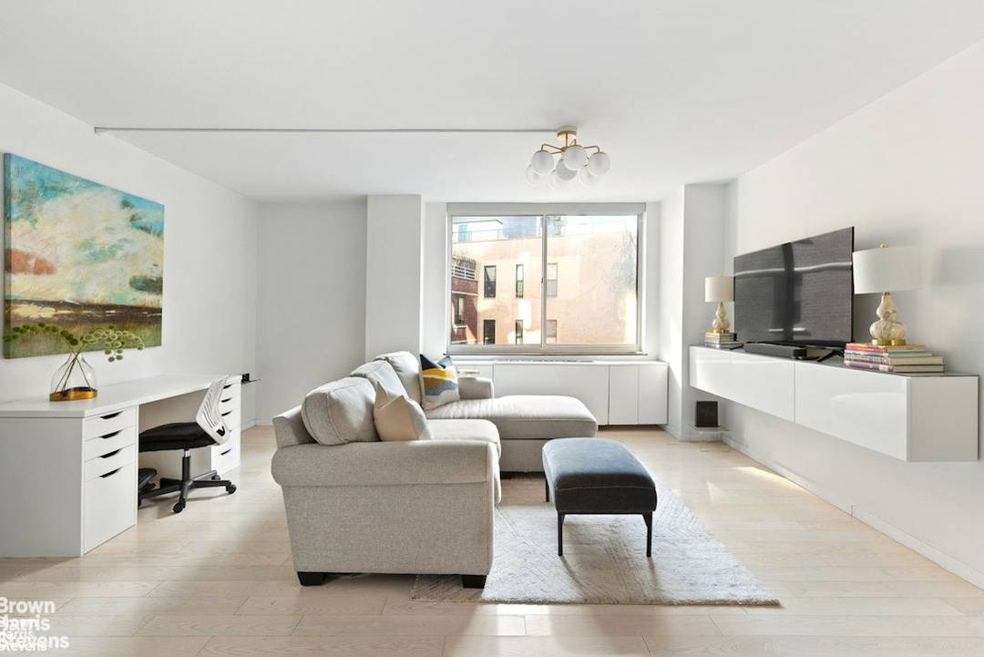 Gorgeous southwest facing 1 bedroom condo at Greenwich Court in Tribeca.