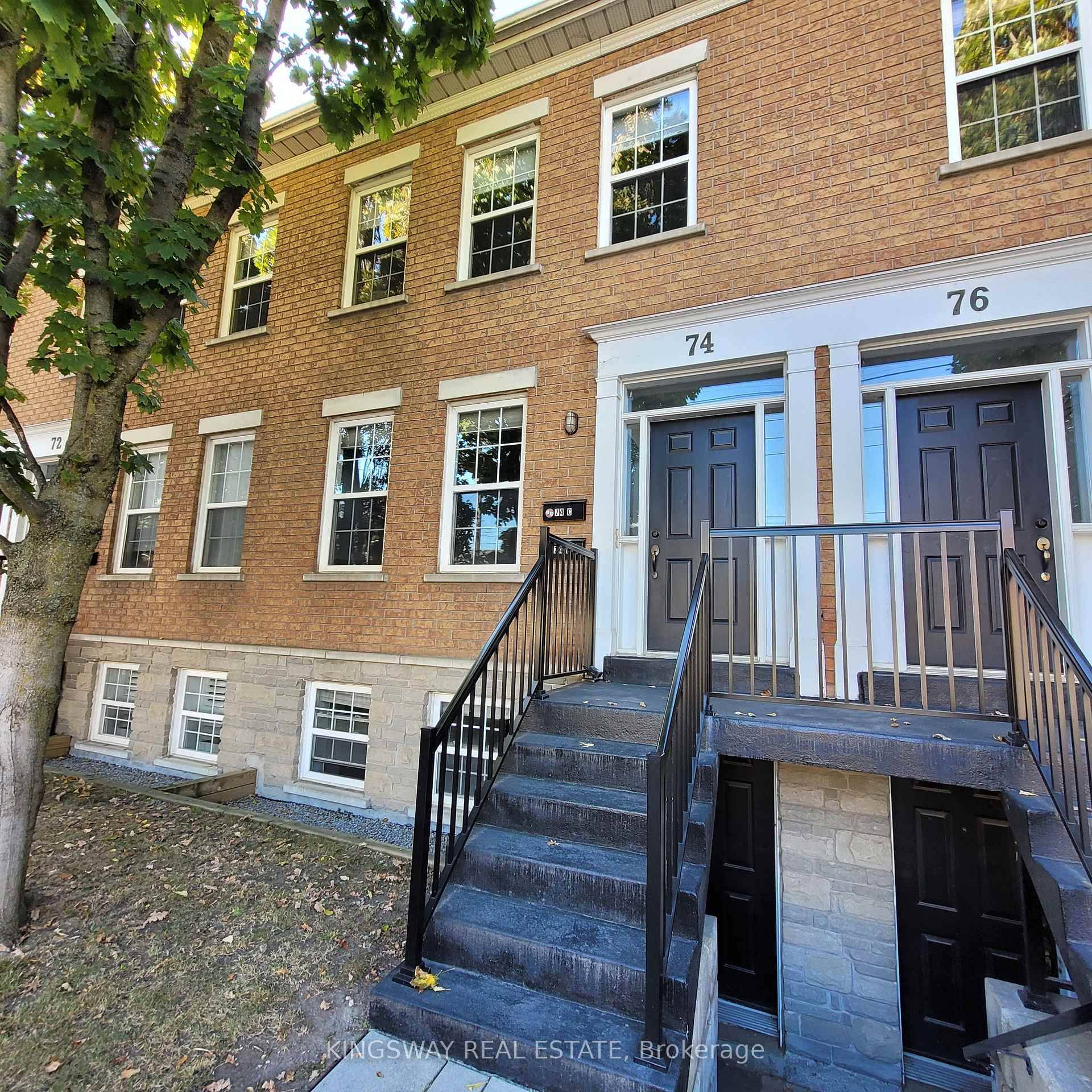 Stunning Fully Renovated Condo Townhouse in Prime Leslieville Location This beautifully updated two bedroom, two bathroom condo townhouse offers modern living in one of Toronto's most sought after neighborhoods The ...