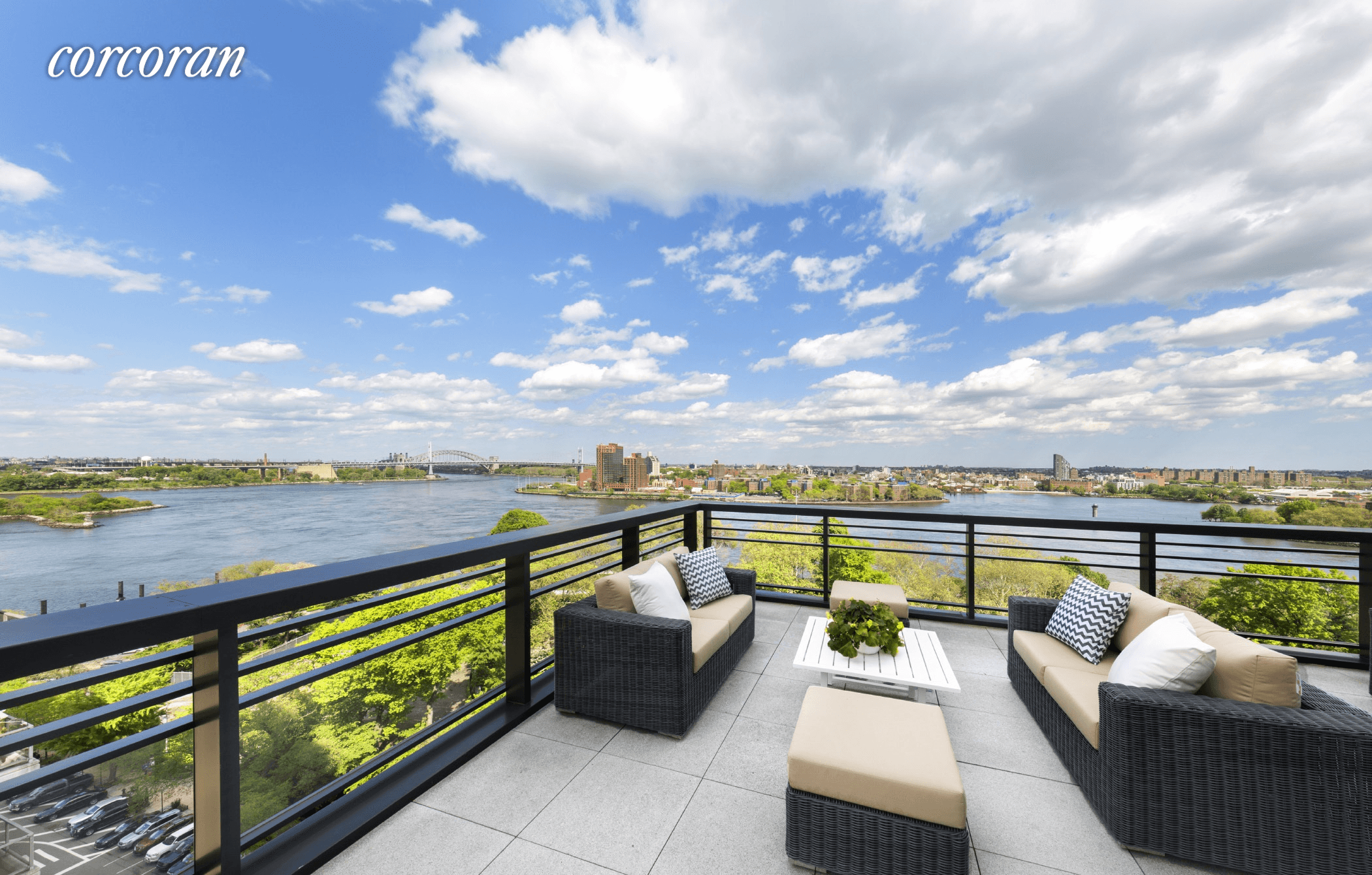 Exquisite 5 bedroom residence with 1, 640 Sq.