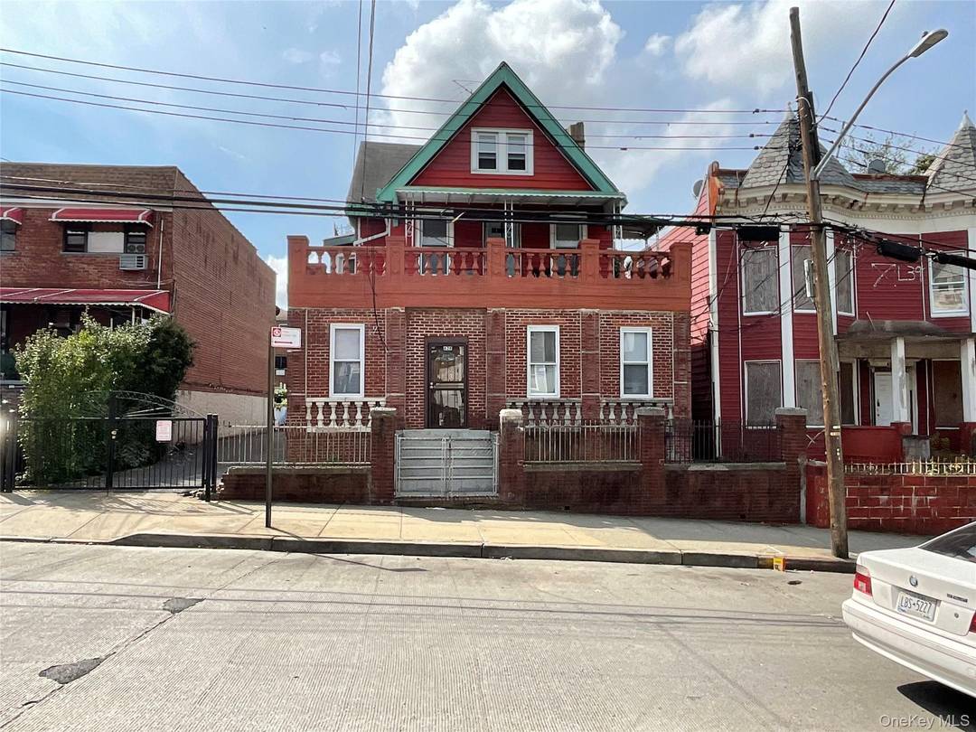 Welcome to this unique residence in the desirable Wakefield section of the Bronx !