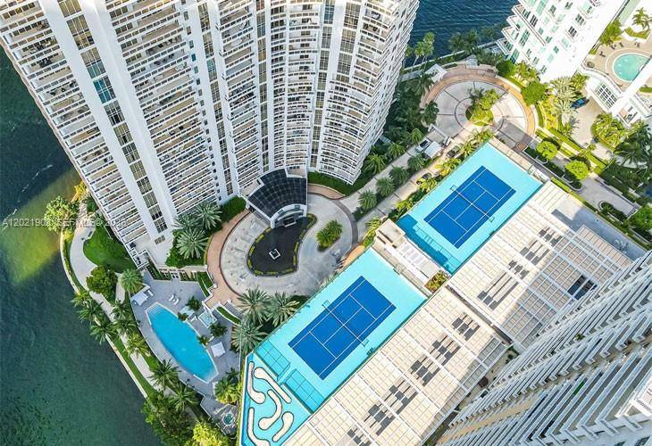 Renovated residence perched on the 33th floor of Carbonell, one of Brickell Key's most prestigious addresses.