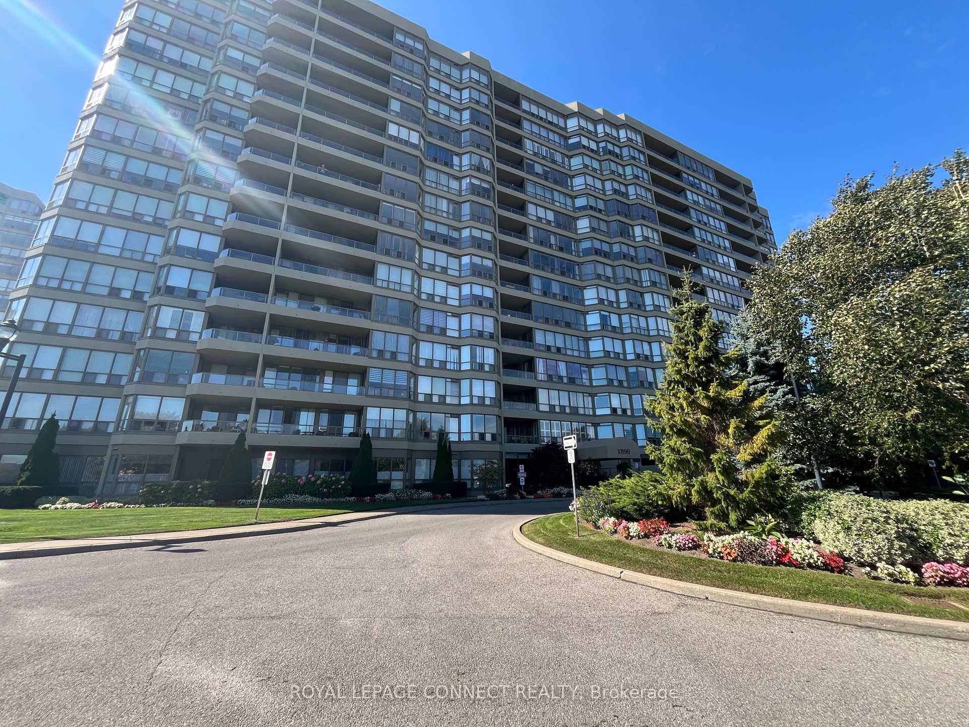 Pride of Ownership ! Fabulous 2 1 Bedroom Champlain Model Suite Recently Renovated Thru O In Family Friendly Pickering !