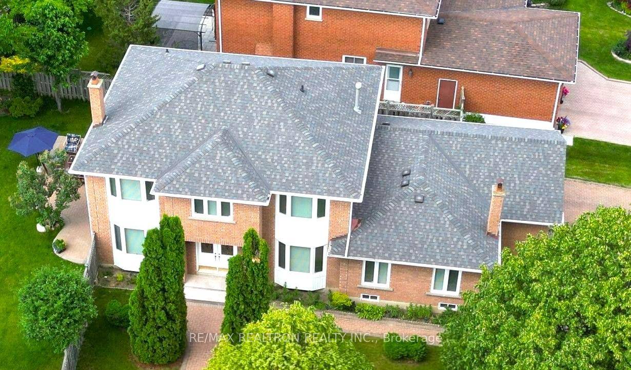 Welcome to the highly sought after Doncrest community !