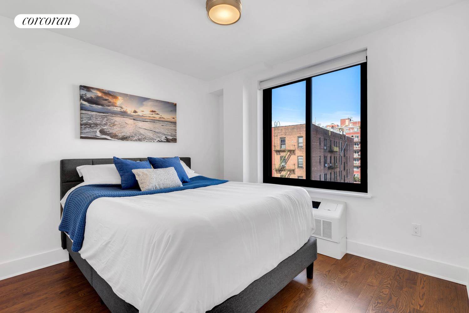 Life at The Lincoln offers it all a prime location, luxury finishes, private parking and excellent amenities !