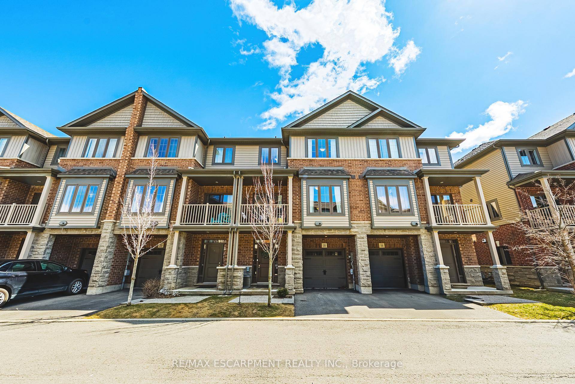 Welcome to 18 Ridgeside Lane in Waterdown !