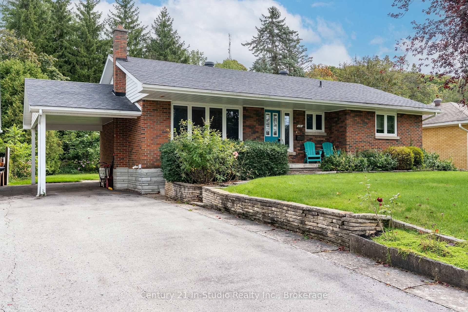 Welcome to this well loved all brick bungalow, tucked away on a quiet cul de sac in a popular East Side neighbourhood.