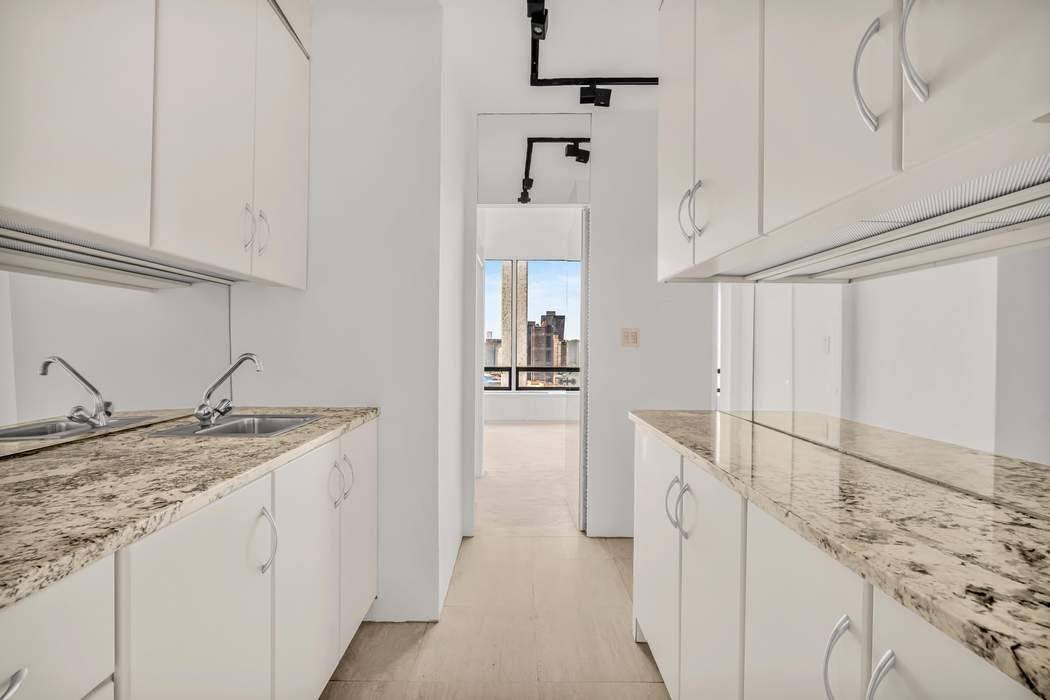 Sophisticated Residence with Iconic East River amp ; Skyline Views at 870 United Nations Plaza Experience timeless elegance and dramatic scale in this High Floor Corner Residence at the legendary ...
