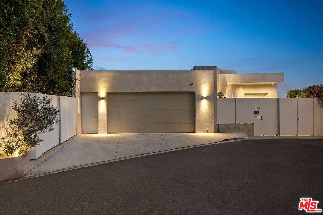 7882   Fareholm Dr 4BR Hollywood Hills East La