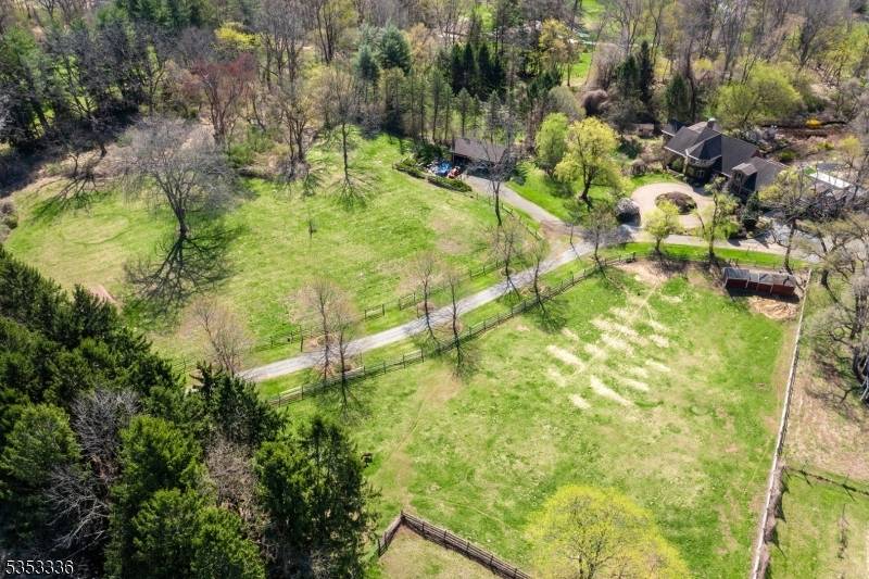 Crimson King Farm is a rare gem located on coveted Mendham Road on Bernardsville Mountain.