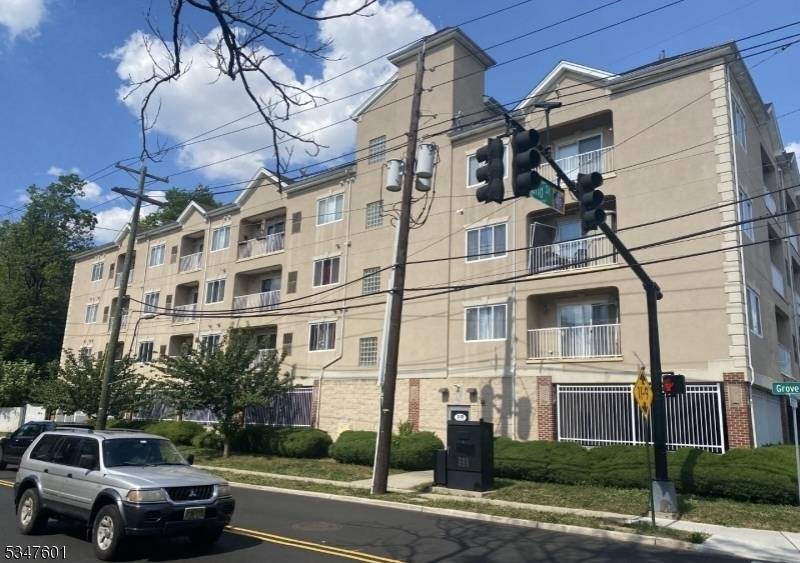 Beautiful and spacious condo, well maintained and located in the desirable section of Elmora, this unit offers 3 spacious bedrooms, LV, DR, 2 full bathrooms, central heating and cooling, open ...