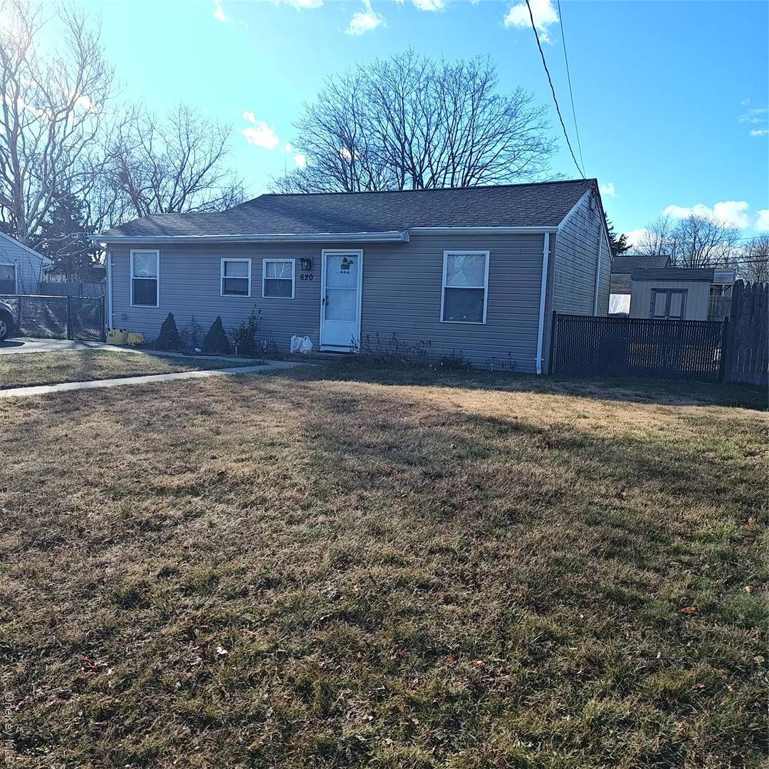 Come home to this lovely well maintained ranch style home.
