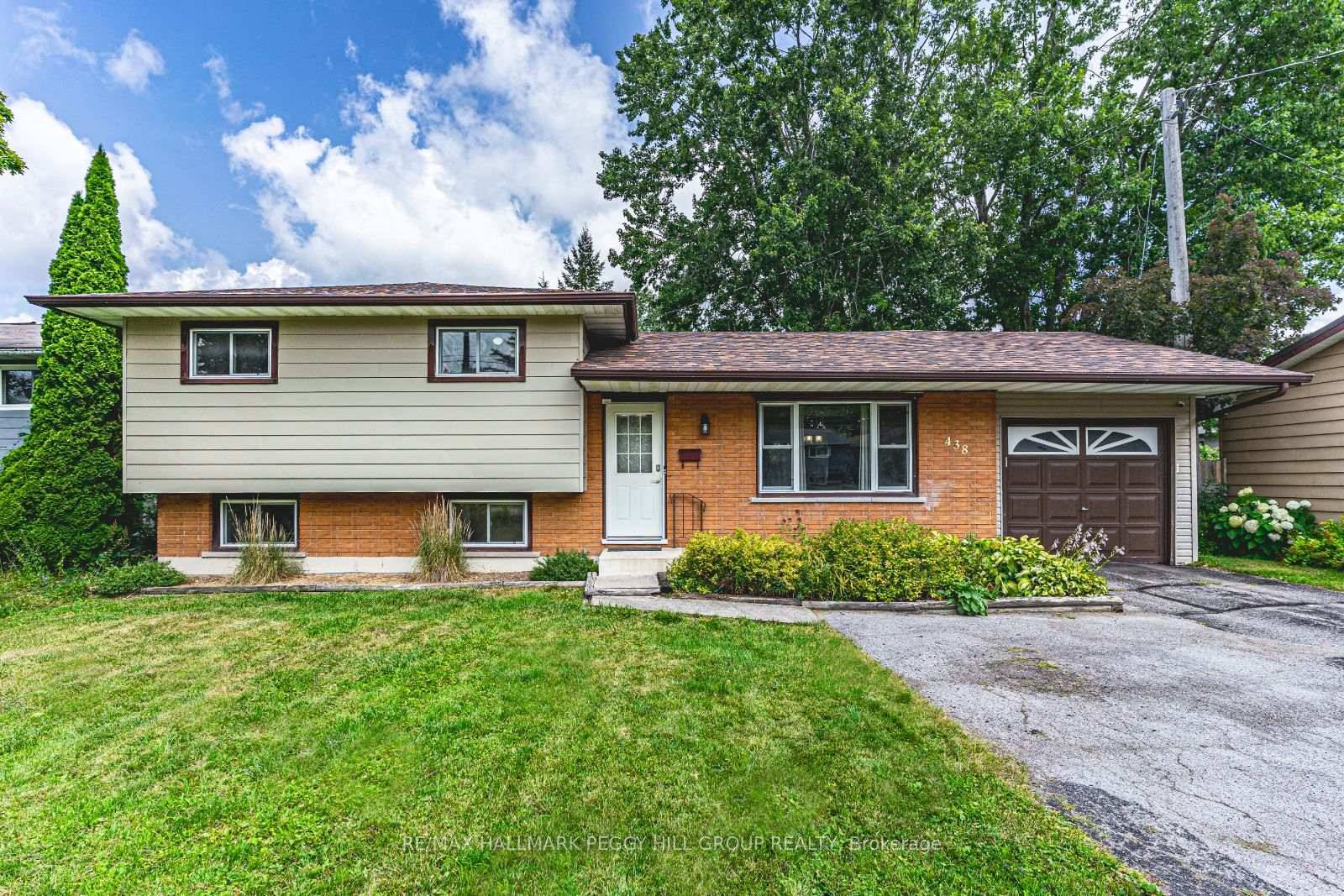 STEPS TO LAKE SIMCOE, BEAUTIFULLY UPDATED, amp ; READY TO ENJOY YOUR NEXT CHAPTER STARTS HERE !