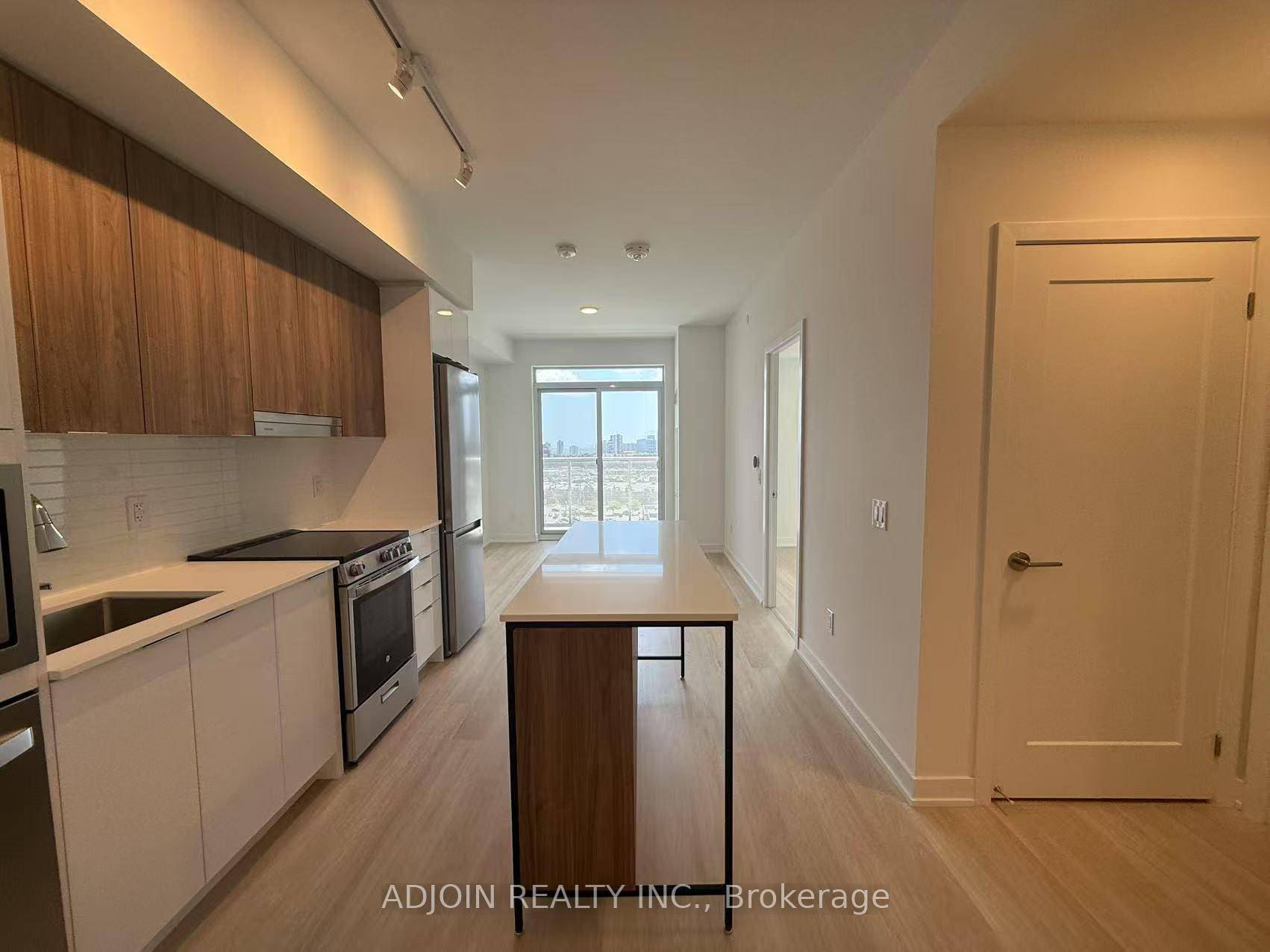 Move in to this Brand New 1 bed den unit at Canopy Towers, Located in the Heart of Mississauga !