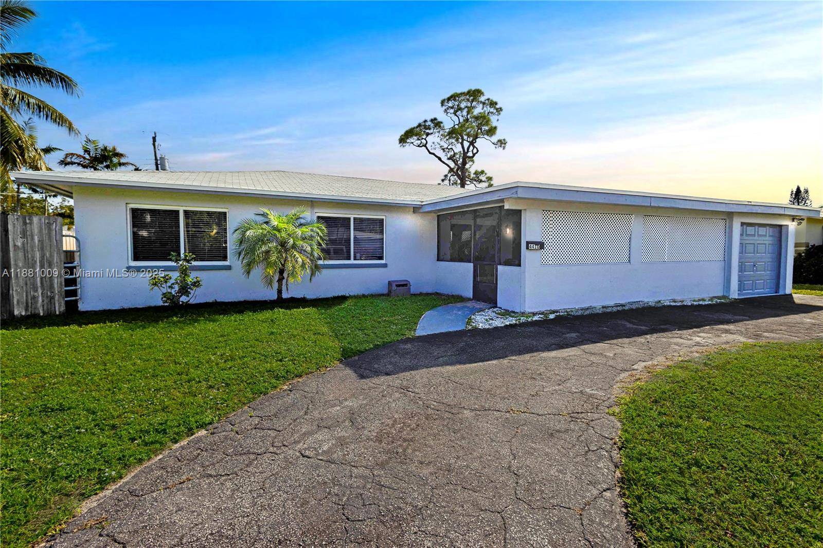 GREAT SHORT SALE OPPORTUNITY !