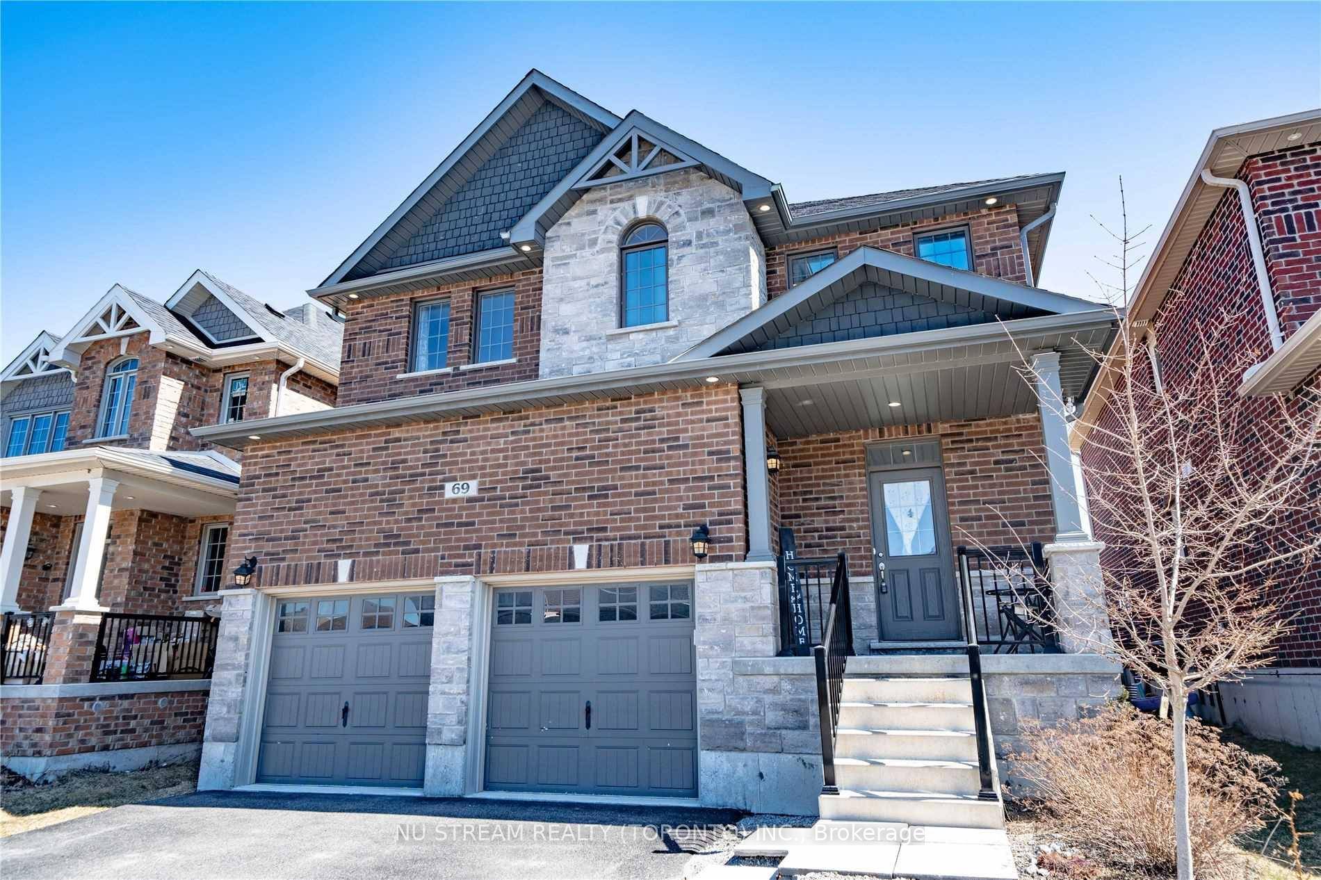 Modern Detached House In South Keswick Newer Community.