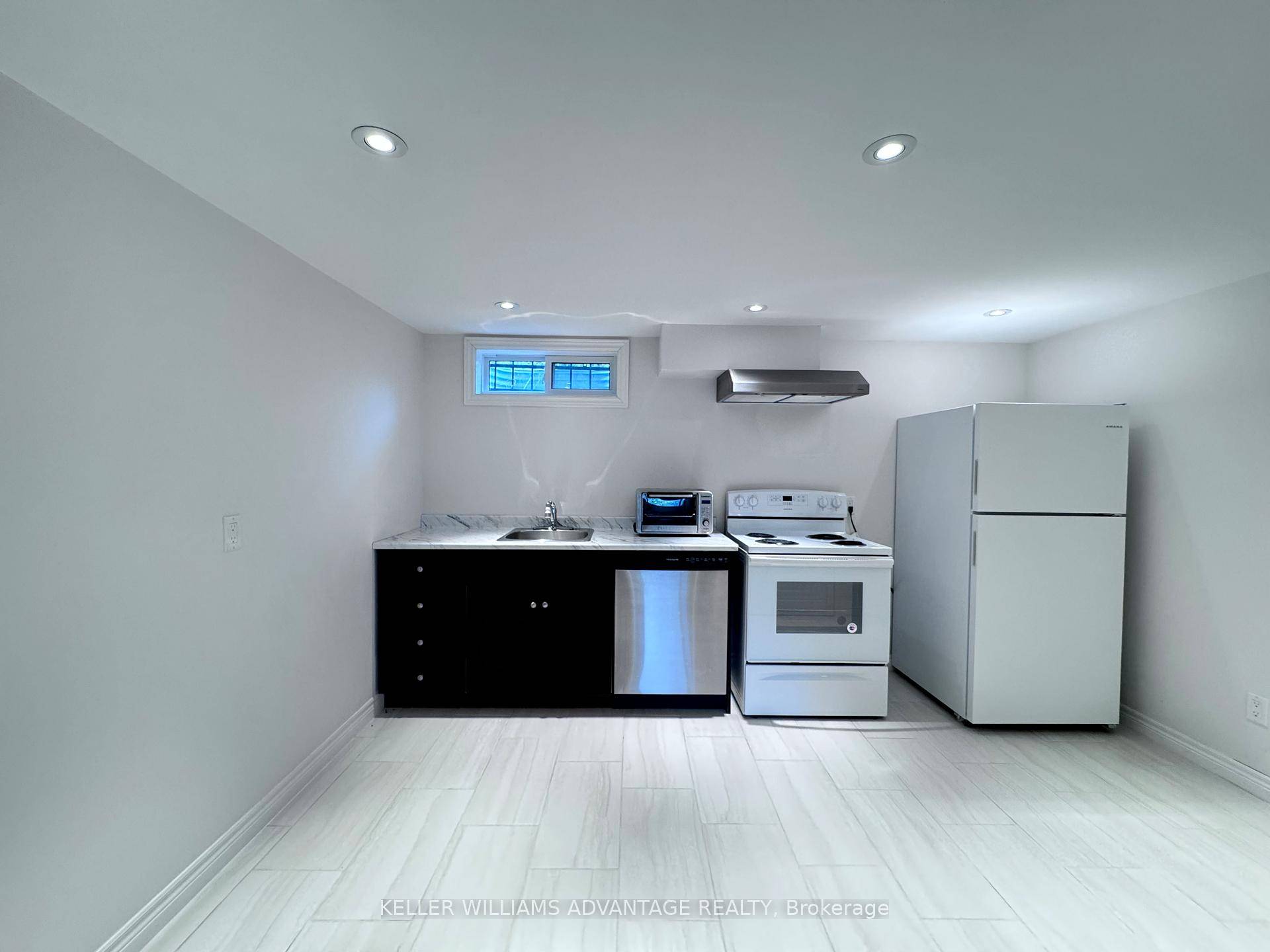 Welcome To This Airy Thoughtfully Upgraded 2 Bedroom, 1 Bathroom Lower Suite, Offering The Perfect Blend Of Comfort And Convenience In The Desirable Brier Park Neighbourhood.