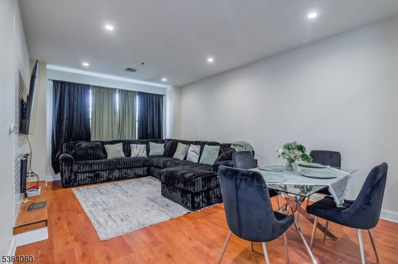 Nestled in the heart of West Bergen, this condo is perfectly positioned near shopping, dining, parks, public transportation and major highways ; making it an easy commute into NYC or ...