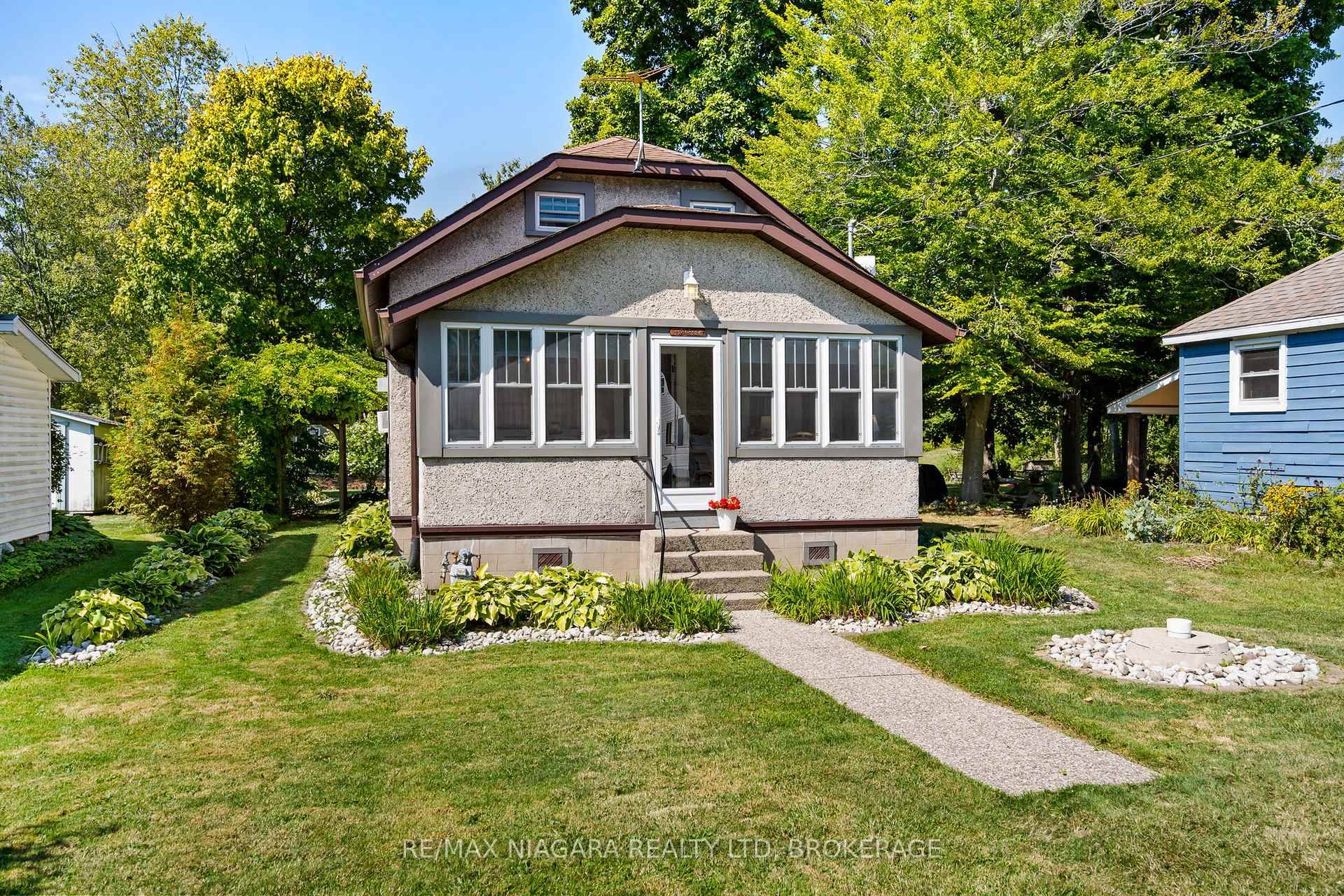 You are going to fall in love with this adorable 3 season 1 1 2 storey home with deeded beach access in beautiful Long Beach !