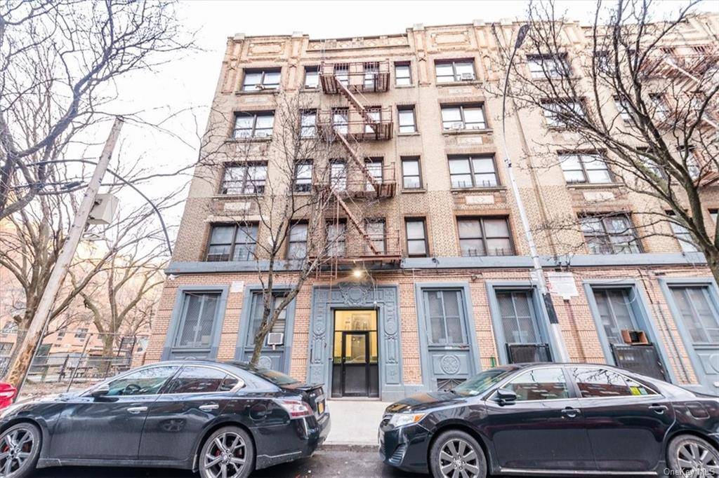Longwood Vicinity Beautiful Cozy 2 Bedroom Apartment for sale on the 4th Floor of a walk up building.