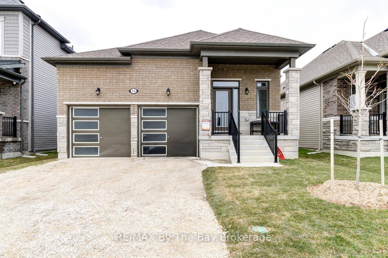 Modern 3 Bedroom Bungalow in Prime Wasaga Beach Location !