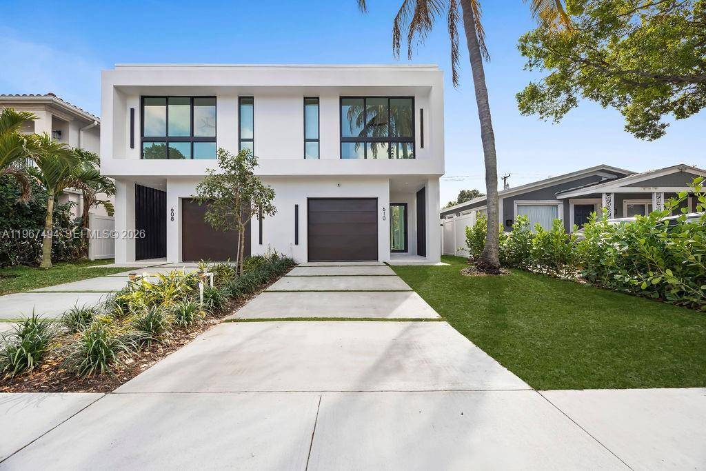 MODERN LUXURY LIVING ! ! A true Fort Lauderdale experience.