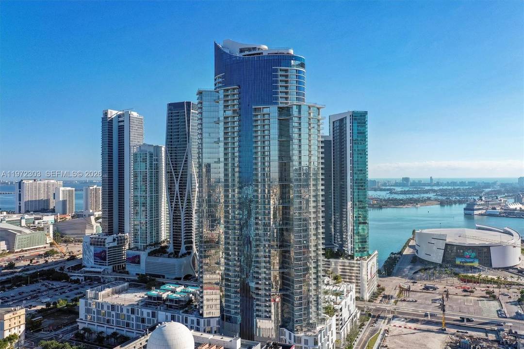 Stunning PH 3 bedroom den, 4 bath corner residence at Paramount Miami Worldcenter !