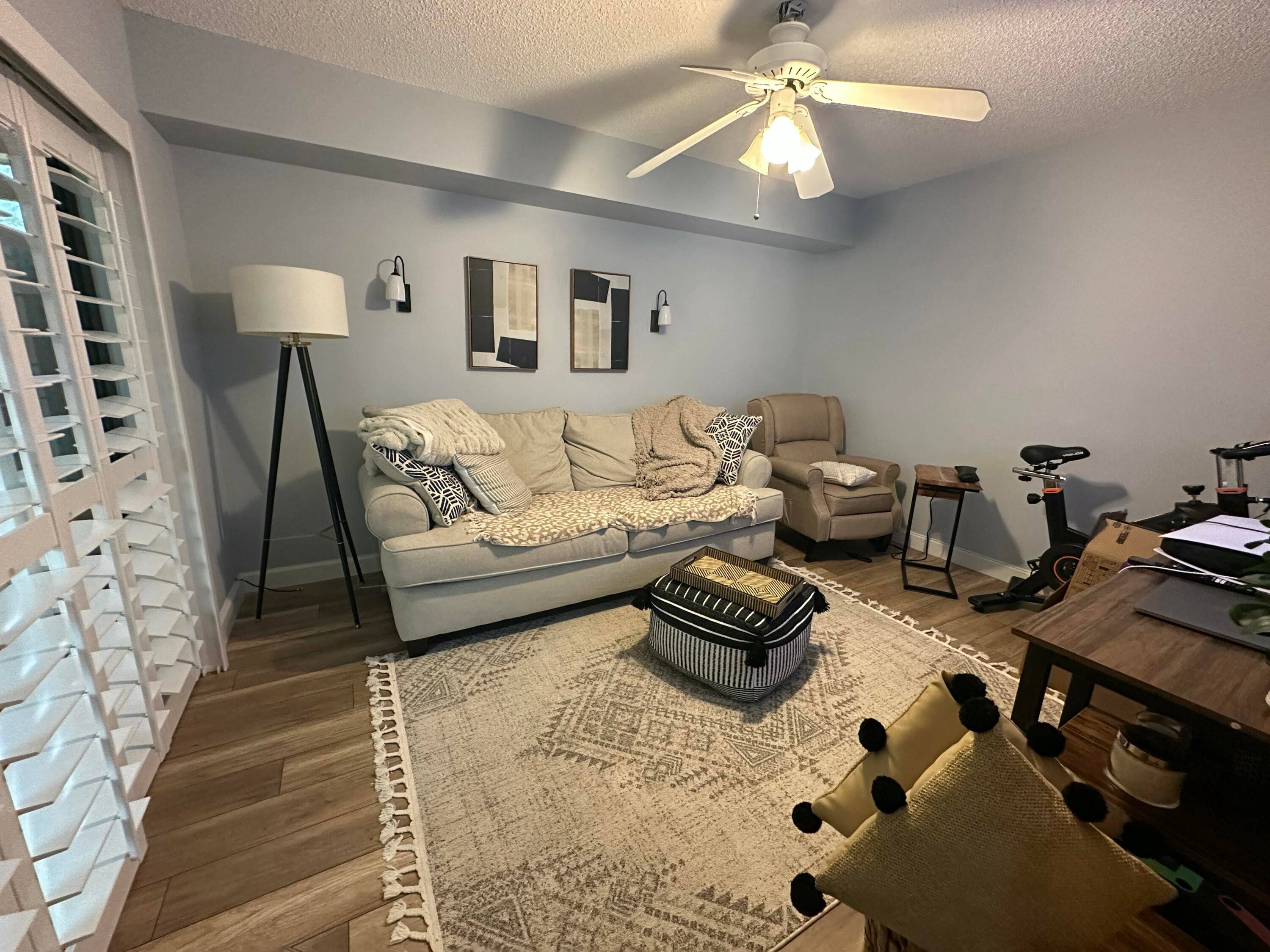 This beautifully maintained unit just minutes from the stunning beaches of Juno, Jupiter, and Singer Island, this home offers unbeatable access to the best of Palm Beach living.