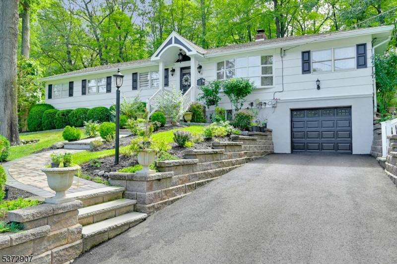 A gem of an expanded ranch in prime Dogwood section neighborhood location !