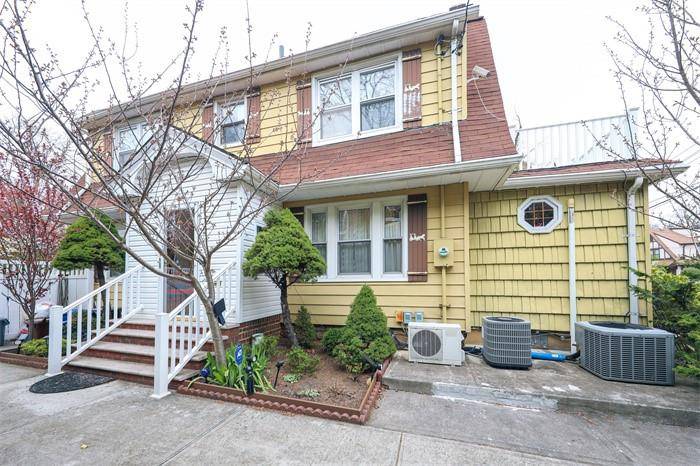 Beautifully maintained and fully renovated in 2014, this charming home is located on a quiet family friendly street just 10 minutes from downtown Flushing by public transportation.