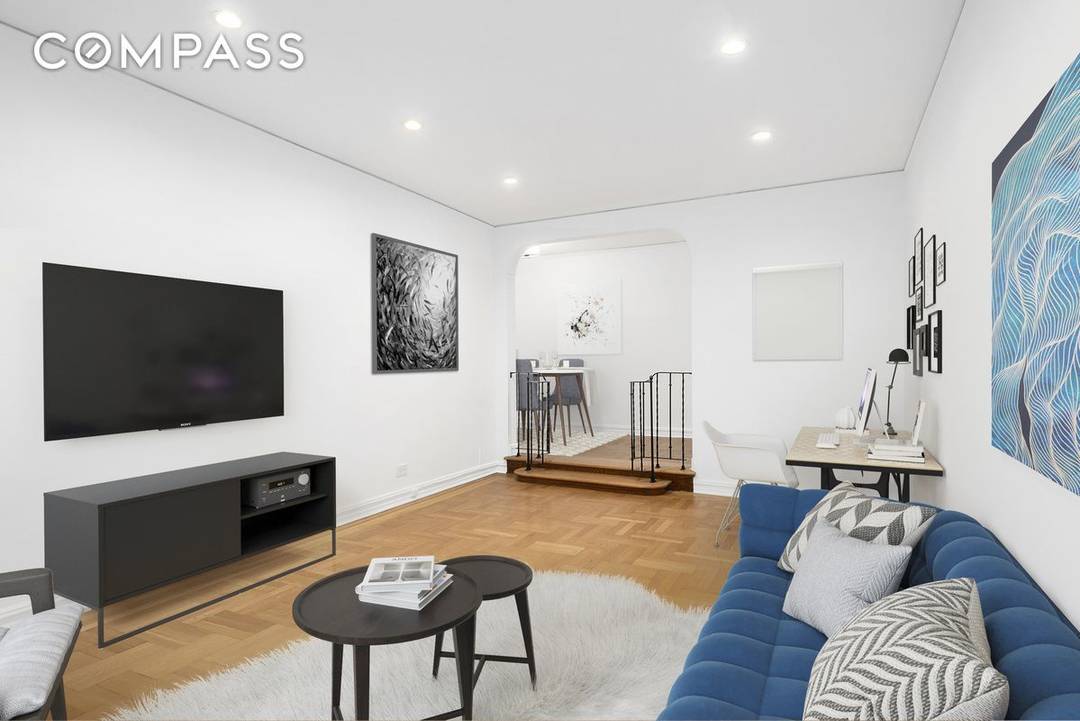 Welcome to 161 East 91st Street, 4G a thoughtfully laid out one bedroom home on a quiet, tree lined block in the heart of the Upper East Side.