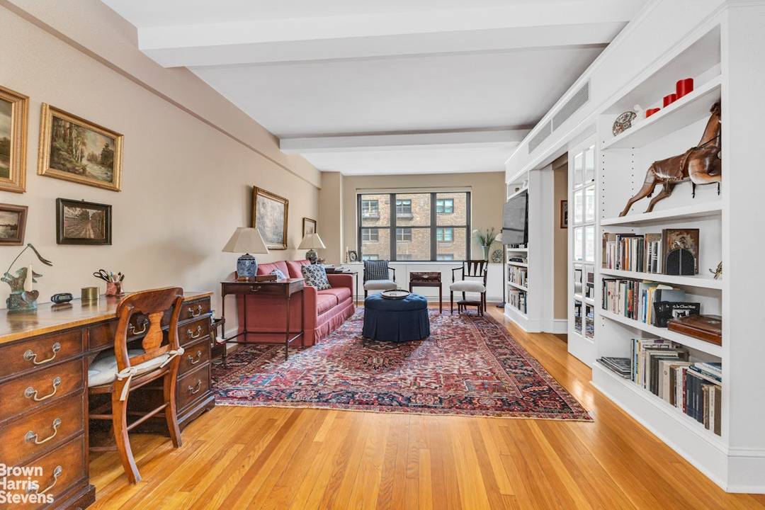 Glorious and Charming Prewar 2Bd 2Bth EIK !