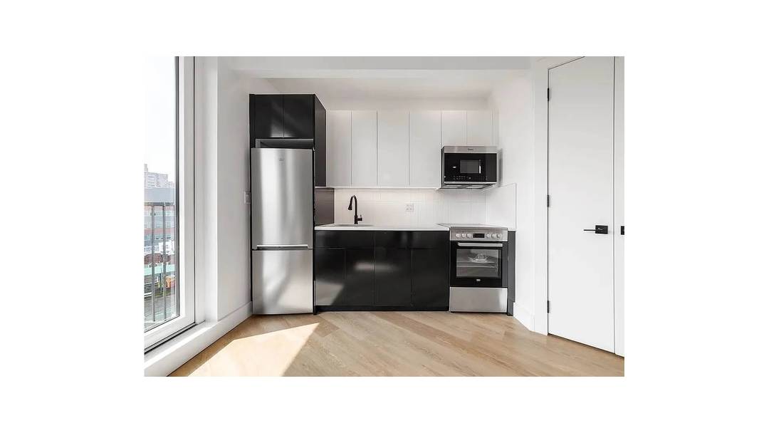 Offering 0. 5 month free on 15 month lease NO CALLS OR TEXTS EMAIL ONLY !