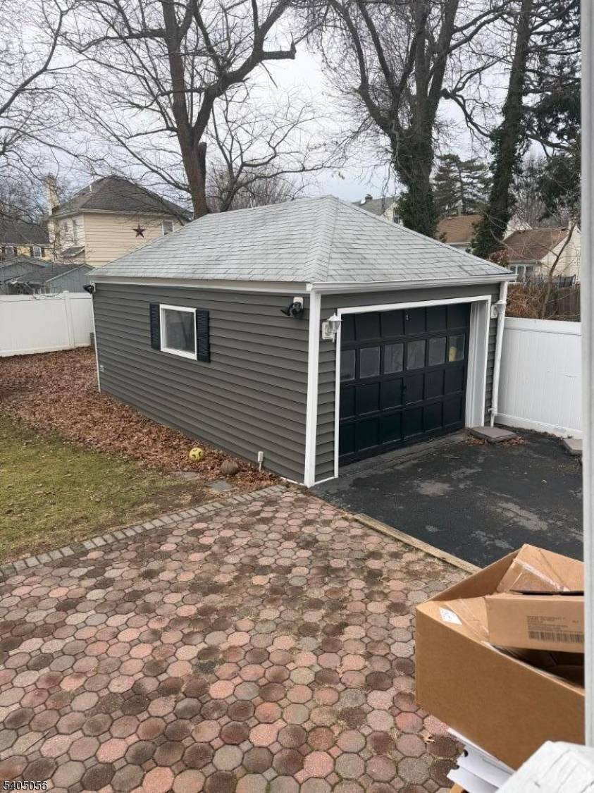 Welcome to this beautiful home in Inman Heights with 3 bedroom, 1 1l2 baths, Great location.