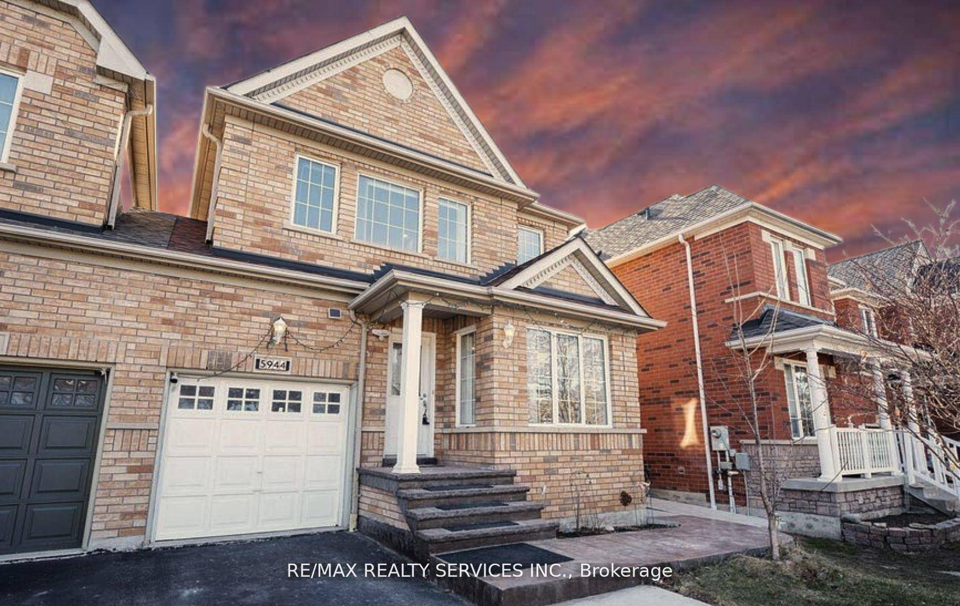 A LEGAL 1 YR OLD UPGRADED 1 bedroom basement with separate laundry in a semi detached home in sought after Churchill Meadows community Separate Laundry Separate entrance Stainless Steel Appliances ...