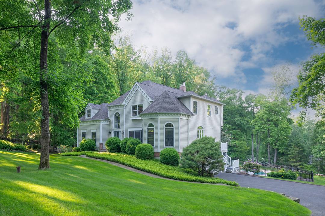 Welcome to 64 Riverford Rd, a fully furnished 5 bedroom, 3 bathroom rental home in Brookfield, CT, perfect for short term or mid term rental stays.