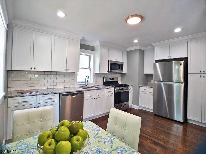 Side by side Duplex Townhouse 2 BLOCKS OFF MAIN STREET and everything Madison shops, restaurants, NYC trains.