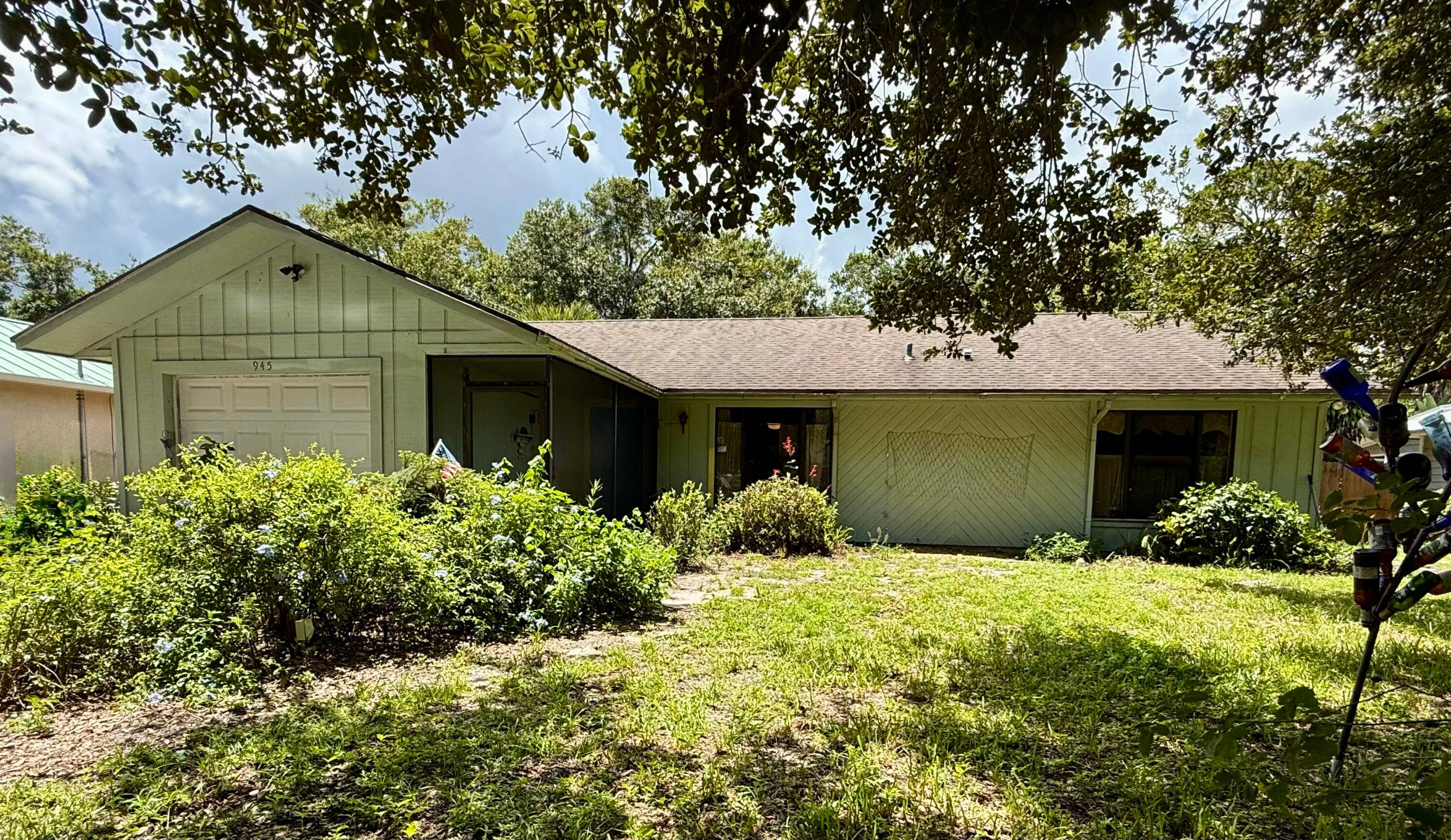 Charming 3BR 2BA home in desirable Grovenor Estate, Vero Beach !