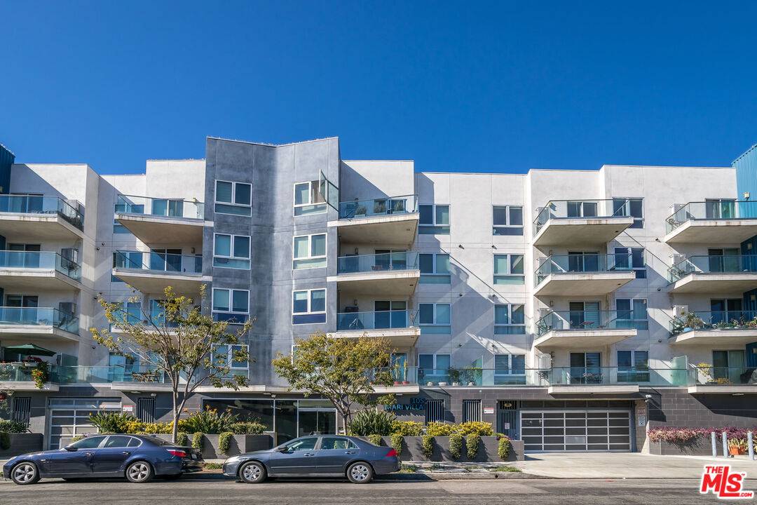 105  S Mariposa Ave 2BR Mid Wilshire La