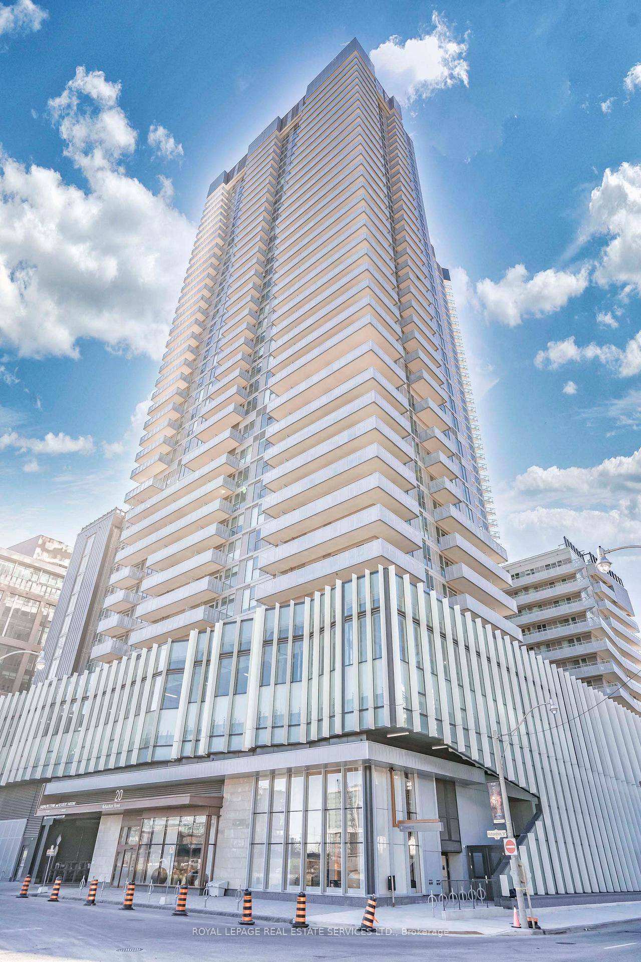 Welcome to this beautifully designed two bedroom, two bathroom condo in the Toronto waterfront community.