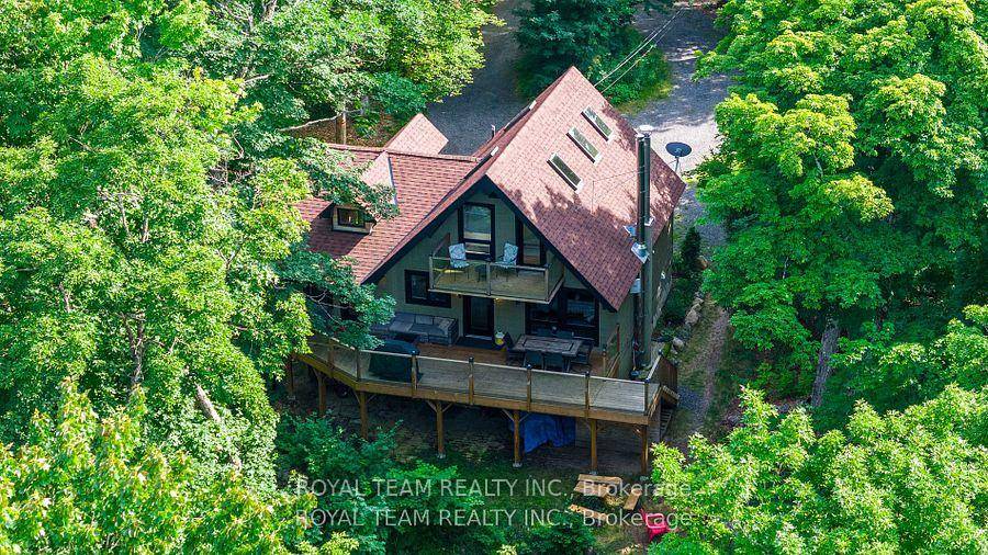 Welcome To This Bright Year Round Waterfront Fully renovated in 2020 Home on Silver Lake inthe heart of Muskoka !