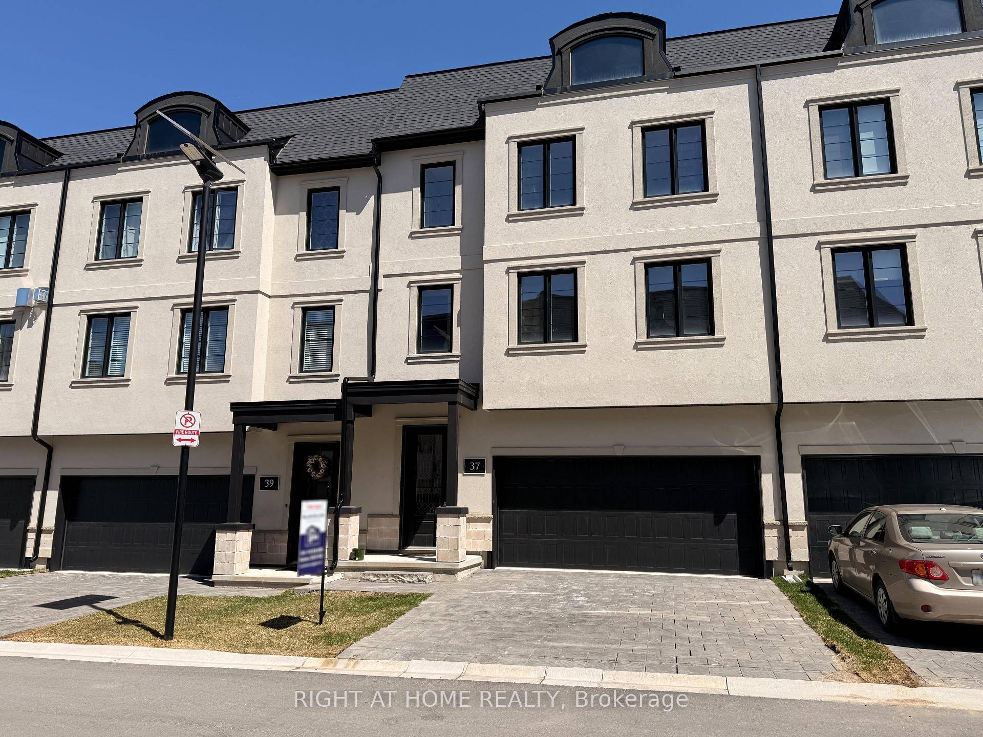 Welcome to this exceptional two year young townhome, a spotless and completely move in ready residence nestled in the heart of Sunningdale North, within the prestigious Masonville area.