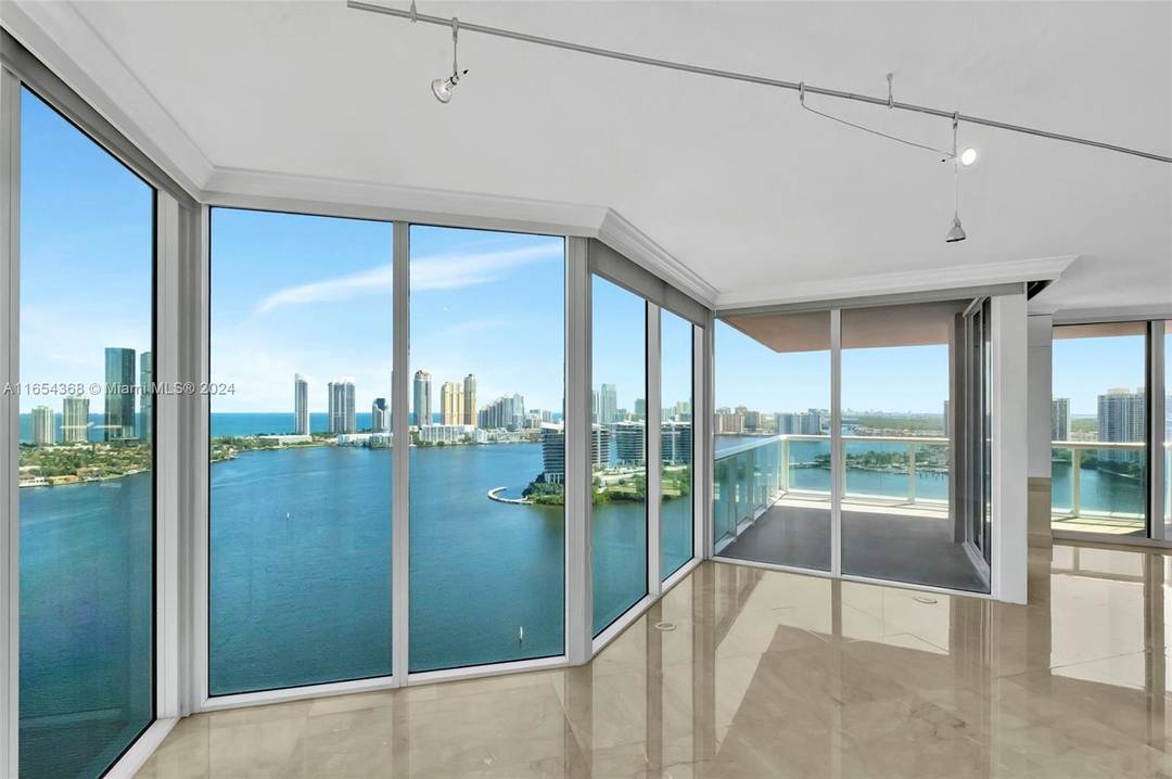 Wow ! Enter This Redone 2130 sf Residence 3 Bed 3.