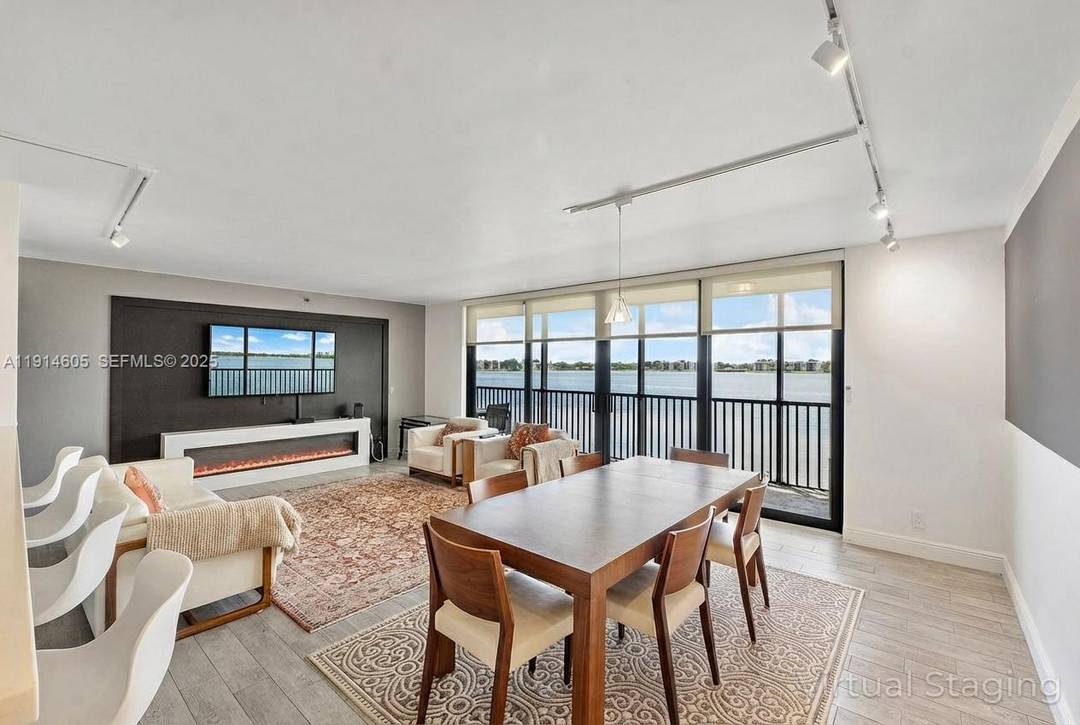 Welcome Lake Emerald ! Fully renovated 2 2 with 1, 300SF of interior living space.