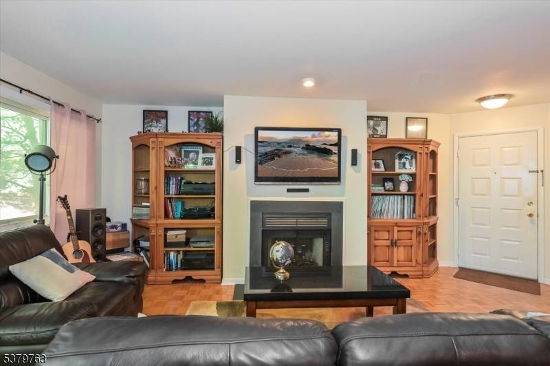 Great one bedroom home offers easy one floor living in desirable Timber Valley development.