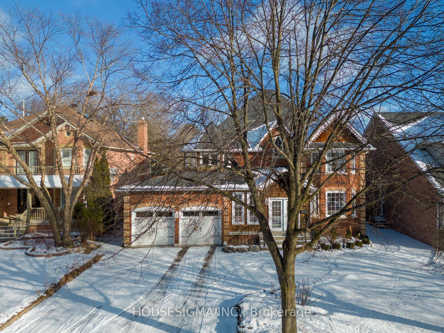 Nestled in the highly coveted Oak Ridges community, this elegant detached home backs onto a serene park with mature trees, offering a rare combination of privacy and natural beauty.