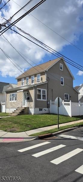 Beautiful Colonia Filled With.